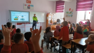 YUNAK'TA OKULLARDA TRAFİK EĞİTİMLERİ BAŞLADI 