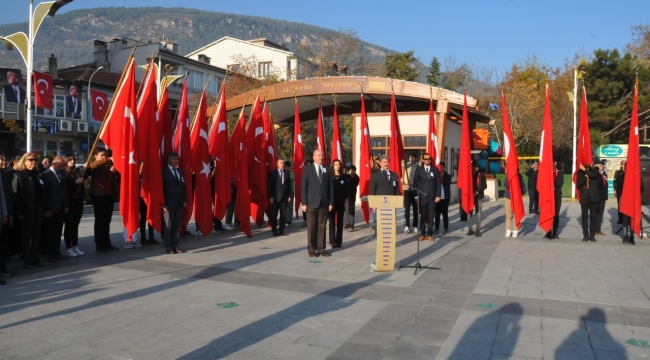 10 Kasım Atatürk'ü Anma Programı Cumhuriyet Meydanında Gerçekleştirildi 