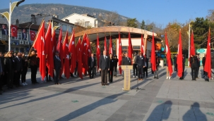 10 Kasım Atatürk'ü Anma Programı Cumhuriyet Meydanında Gerçekleştirildi 