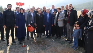 AK KADINLAR TÜRKİYE YÜZYILINA NEFES İÇİN FİDAN DİKTİ