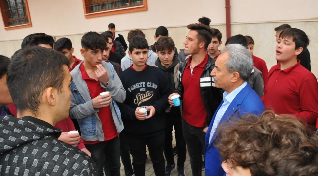 Başkan Akkaya; Öğrencilerle Birlikte 