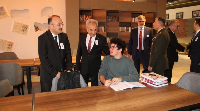 KAYMAKAM ÖZEL'DEN DÖNEMEÇ KİTAP KAFE ZİYARETİ 