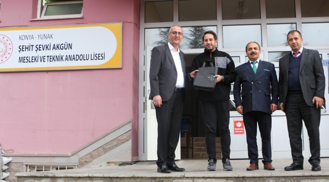 YUNAK BELEDİYESİ 24 KASIM ÖĞRETMENLER GÜNÜNDE EĞİTİMCİLERİ UNUTMADI 