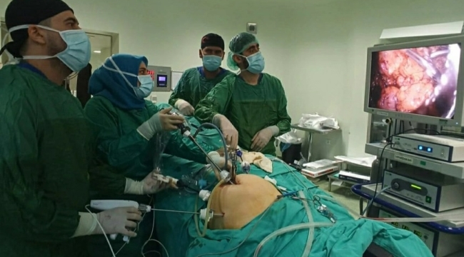  İLK KEZ KAPALI YÖNTEMLE KALIN BAĞIRSAK KANSERİ AMELİYATI YAPILDI