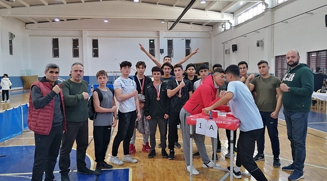 ŞEHİT SELÇUK ÖZER ANADOLU LİSESİNDEN TARİHİ BAŞARI 