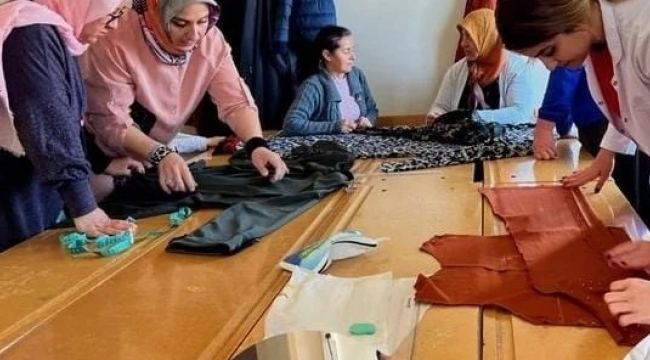 YUNAK HALK EĞİTİM MESLEK EDİNDİRMEYE YÖNELİYOR 