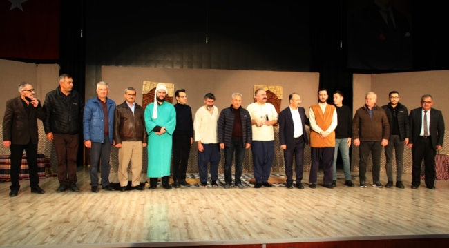 Ziyafet Sofrası Akşehirli Tiyatro Severlerle Buluştu 