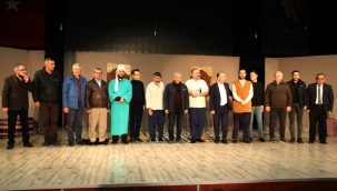 Ziyafet Sofrası Akşehirli Tiyatro Severlerle Buluştu 