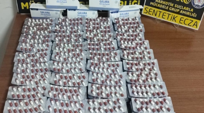 GELİN KAYNANANIN VALİZİNDEN 2.520 ADET UYUŞTURUCU HAP ÇIKTI 
