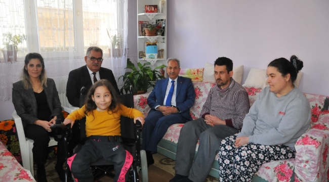 Küçük Huriye'nin Akülü Engelli Sandalyesi Sevinci 