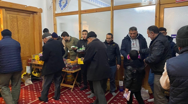 YUNAK BELEDİYESİ REGAİP KANDİLİ DOLAYISIYLA CAMİİLERDE VATANDAŞLARA İKRAMDA BULUNDU 