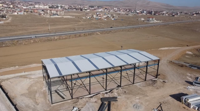 YUNAK'IN İLK FABRİKASININ İNŞASI HIZLA SÜRÜYOR 