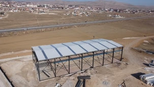 YUNAK'IN İLK FABRİKASININ İNŞASI HIZLA SÜRÜYOR 