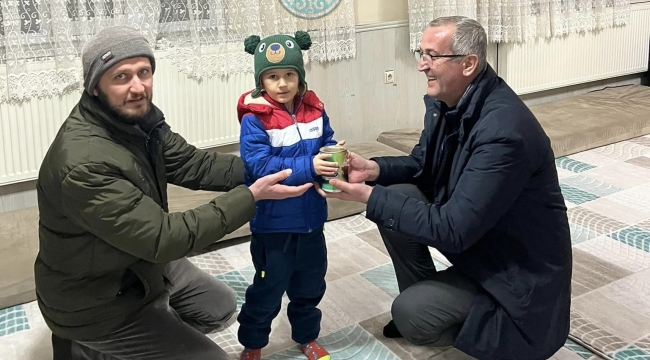 5 YAŞINDAKİ AHMET'DEN DEPREMZEDELER İÇİN ÖRNEK DAVRANIŞ 