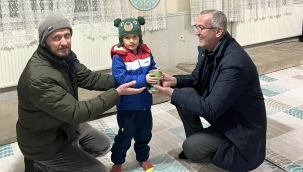 5 YAŞINDAKİ AHMET'DEN DEPREMZEDELER İÇİN ÖRNEK DAVRANIŞ 