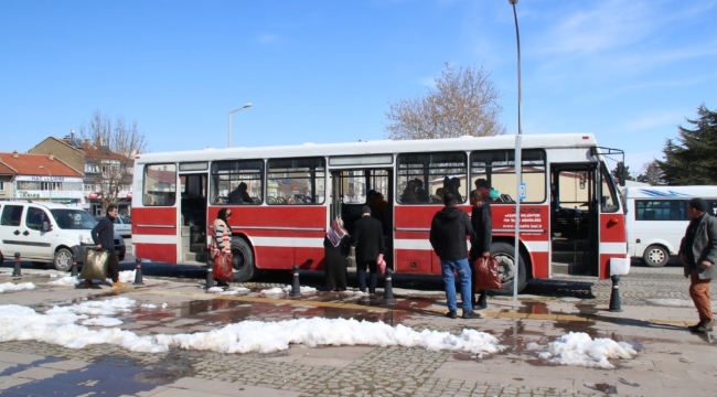 Akşehir Belediyesi'nden Depremzedeler İçin Ücretsiz Servis 