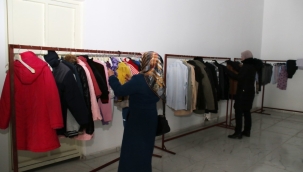 DEPREMZEDELER İÇİN ÜCRETSİZ GİYİM MAĞAZASI AÇILDI 