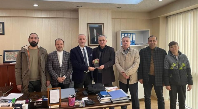 YUNAK DERNEĞİ'NDEN A.KAZİM ÜRÜN'E TEŞEKKÜR PLAKETİ 