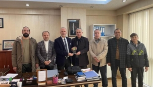 YUNAK DERNEĞİ'NDEN A.KAZİM ÜRÜN'E TEŞEKKÜR PLAKETİ 