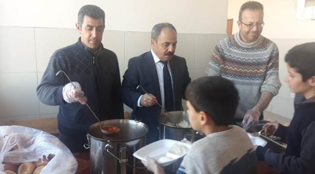 Yunak'ta 1700 Öğrenciye Ücretsiz Yemek Veriliyor 