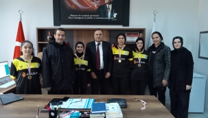 ALTIN KIZLAR ÖDÜLLERİNİ ALDI