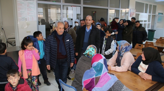Başkan Akkaya İftarını Depremzedelerle Birlikte Yaptı 