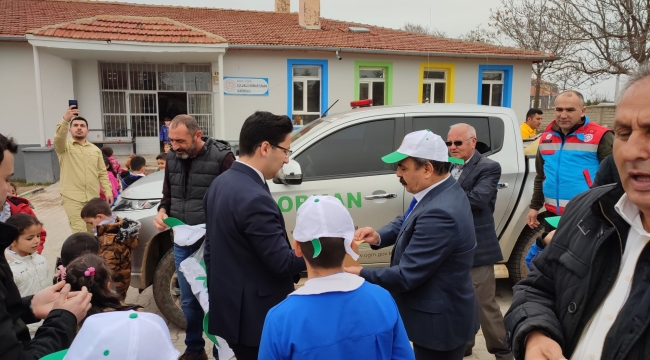 KAYMAKAM KARAHAN ÖĞRENCİLERLE BİRLİKTE FİDAN DİKTİ