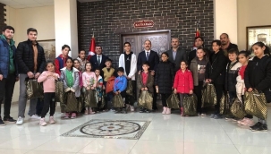  KAYMAKAM ŞAHİN DEPREMZEDE ÖĞRENCİLERİ AĞIRLADI 