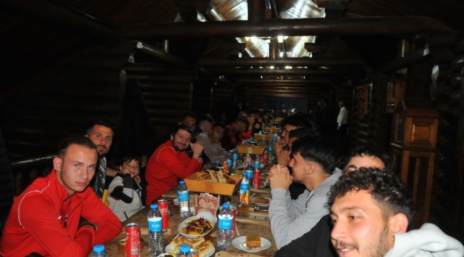 Akşehir Belediyesi'nden Şampiyon Takıma İftar Yemeği 