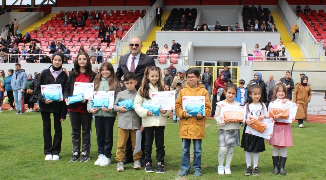 AKŞEHIRLİ ÖĞRENCİ RESİM YARIŞMASINDA BİRİNCİ OLDU 