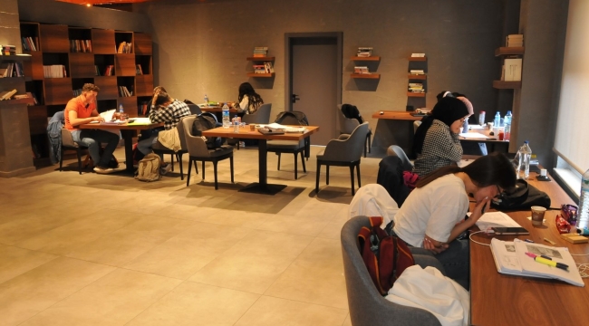 Dönemeç Kitap Kafe'nin Resmi Açılışı Yapıldı 