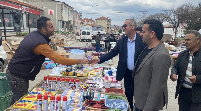YUNAK BELEDİYE BAŞKANI ALİ KONAK VE AK PARTİ HEYETİNDEN PAZAR ESNAFINA ZİYARET 