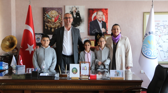 YUNAK'DA BURAK KUŞÇU BAŞKAN KOLTUĞUNA OTURDU 