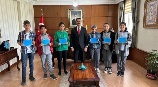 TUZLUKÇU'DA BAŞARILI ÖĞRENCİLER ÖDÜLLENDİRİLDİ