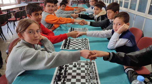 YUNAK'TA SATRANÇ TURNUVASI
