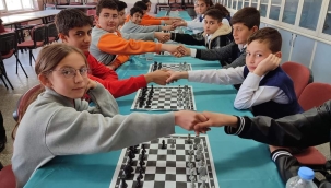 YUNAK'TA SATRANÇ TURNUVASI 