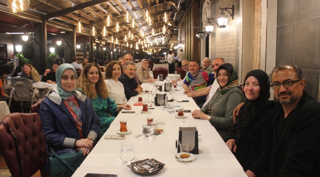 "Ayrılsakta beraberiz" dediler 