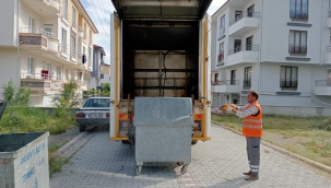 Çöp Konteynerleri Yerinde Yıkanarak Dezenfekte Ediliyor 