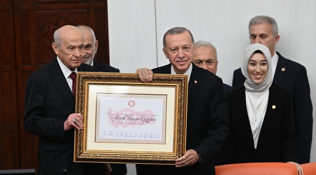 Cumhurbaşkanı Erdoğan, TBMM Genel Kurulu'nda yemin ederek göreve başladı 