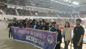 Genç AKSES'liler Voleybol Milli Maçını İzledi 