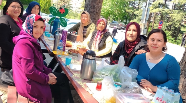 İYİ PARTİLİ KADINLAR PİKNİKTE 