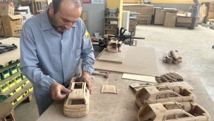 KOMEK TOGG'UN AHŞAP OYUNCAĞINI ÜRETİYOR 