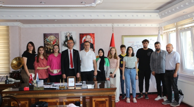 BAŞKAN KONAK BAŞARILI ÖĞRENCİLERİ ÖDÜLLENDİRDİ 