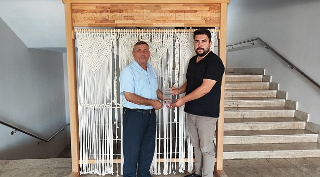 FİKRİ KURT'A TEŞEKKÜR PLAKETİ 