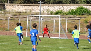 U-12 Futbol Turnuvası Çekişmeli Maçlara Sahne Oldu 