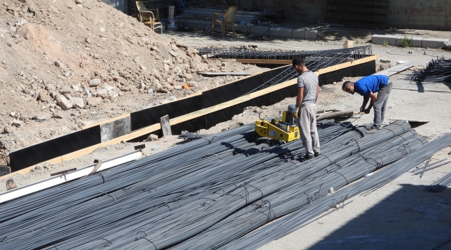 YUNAK KAPALI PAZAR İNŞAATI DEVAM EDİYOR 