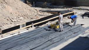 YUNAK KAPALI PAZAR İNŞAATI DEVAM EDİYOR 