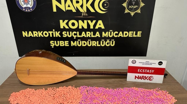 Konya'da bağlamanın içinden 2.600 adet uyuşturucu hap çıktı