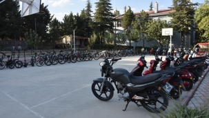 Konya'da polislerin baskın yaptığı evden 53 adet çalıntı bisiklet ve motosiklet çıktı! 