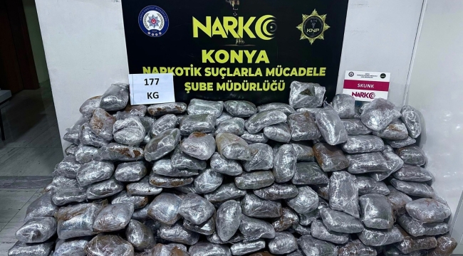Konya Narkotikten zehir tacirlerine büyük darbe! soğan yüklü tırdan uyuşturucu çıktı